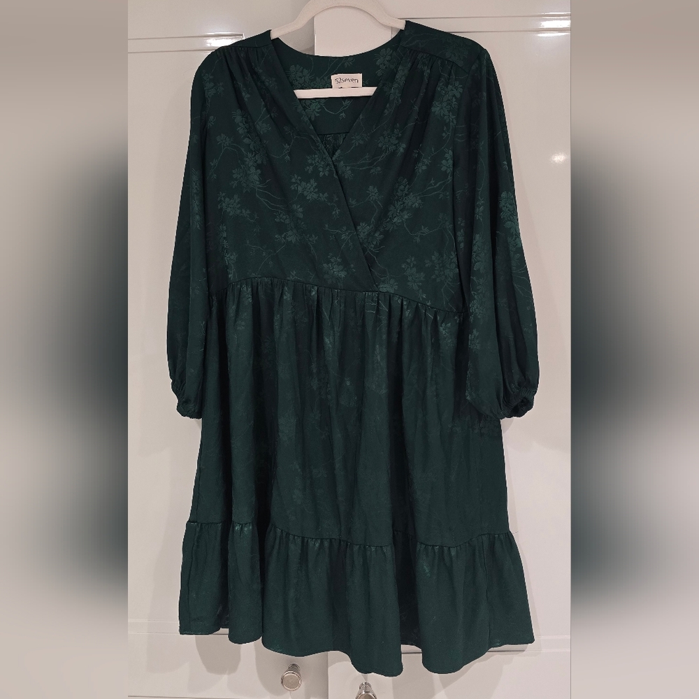 52seven Size 8 Dark Green Floral Silky Dress, Long Sleeve.